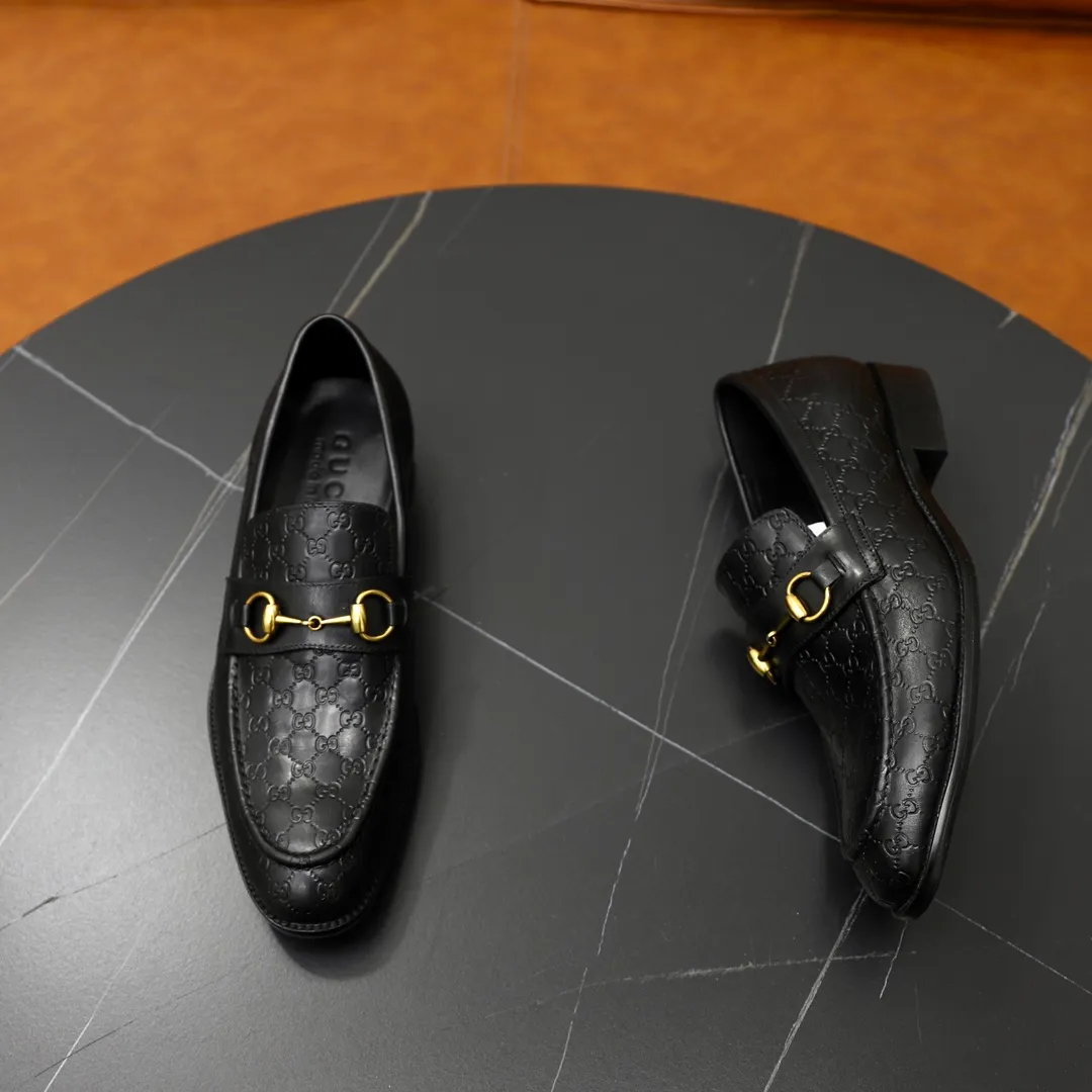 Men's shoes: 250🙅‍♂️🙅‍♂️🙅‍♂️Niuli Brand: GUCCI Size: 38-44 (45 can be customized) Level: Counter classic Material: Original soft cowhide upper Comfortable cowhide lining Original lightweight outsole Style category: Business casual footwear Driving leather shoes Color: Actual picture color